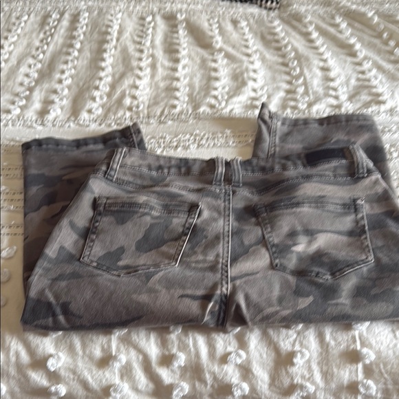Natural Reflections Camouflage Capris - Picture 4 of 6